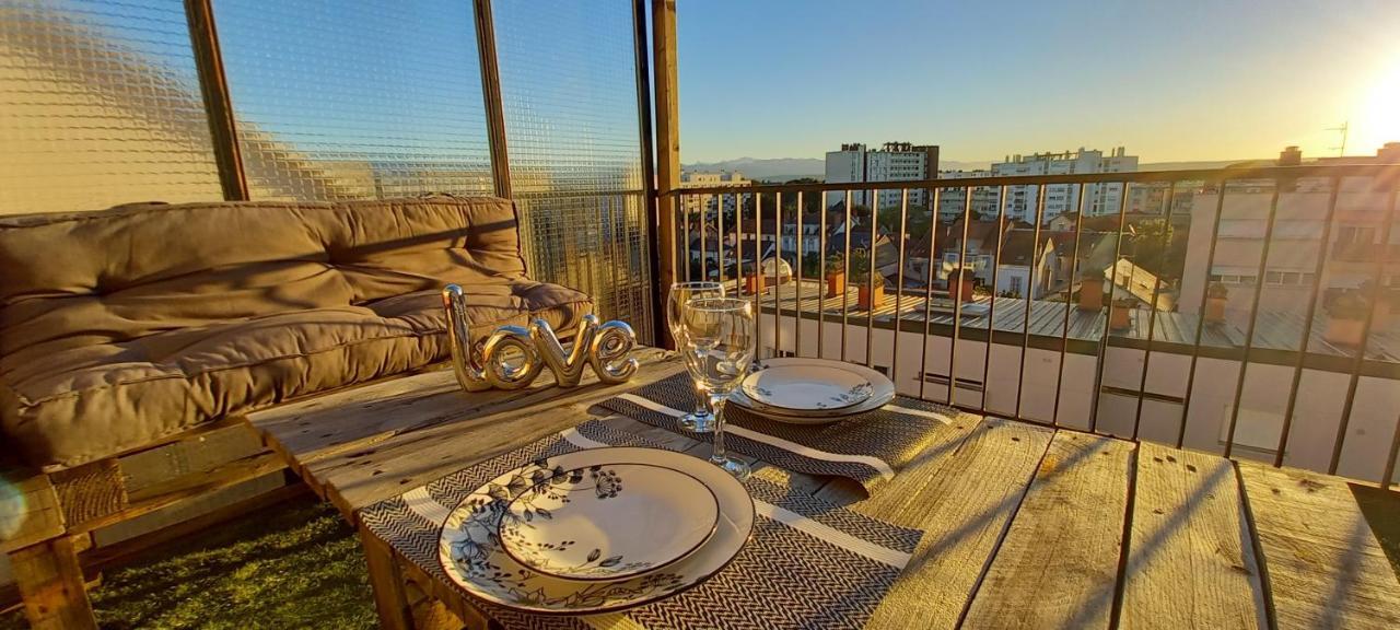 La Dolce Vita -T2 52M2- Dernier Etage- Terrasse-Parking-Wifi Fibre Appartement Tarbes Buitenkant foto