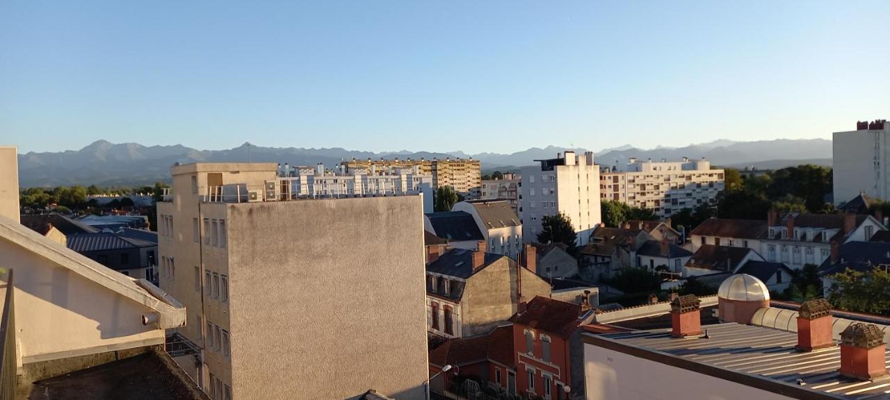 La Dolce Vita -T2 52M2- Dernier Etage- Terrasse-Parking-Wifi Fibre Appartement Tarbes Buitenkant foto