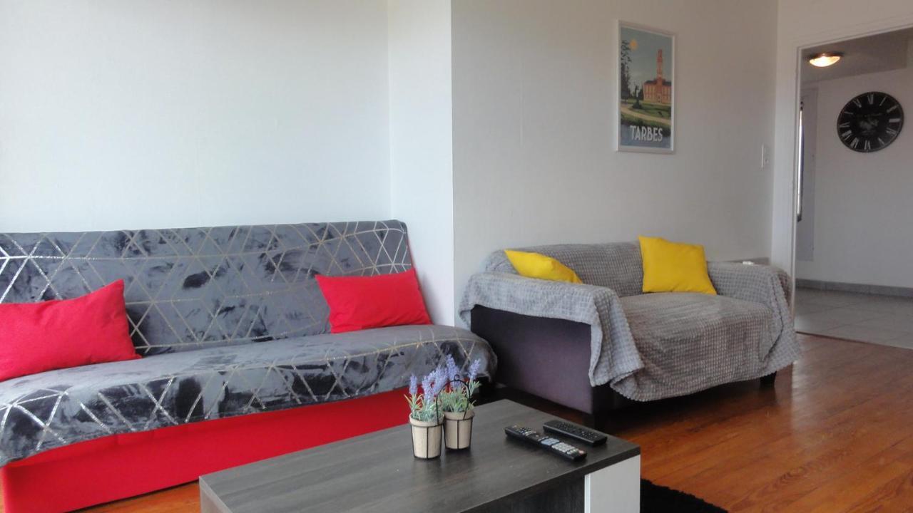 La Dolce Vita -T2 52M2- Dernier Etage- Terrasse-Parking-Wifi Fibre Appartement Tarbes Buitenkant foto
